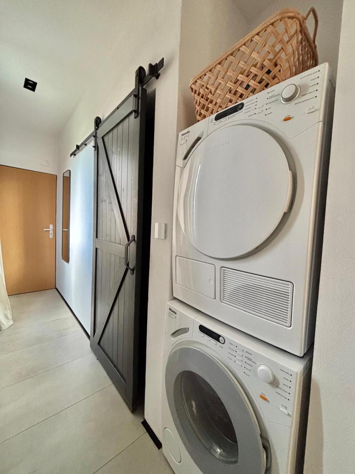 Apartman Zara โคมาร์โน ภายนอก รูปภาพ