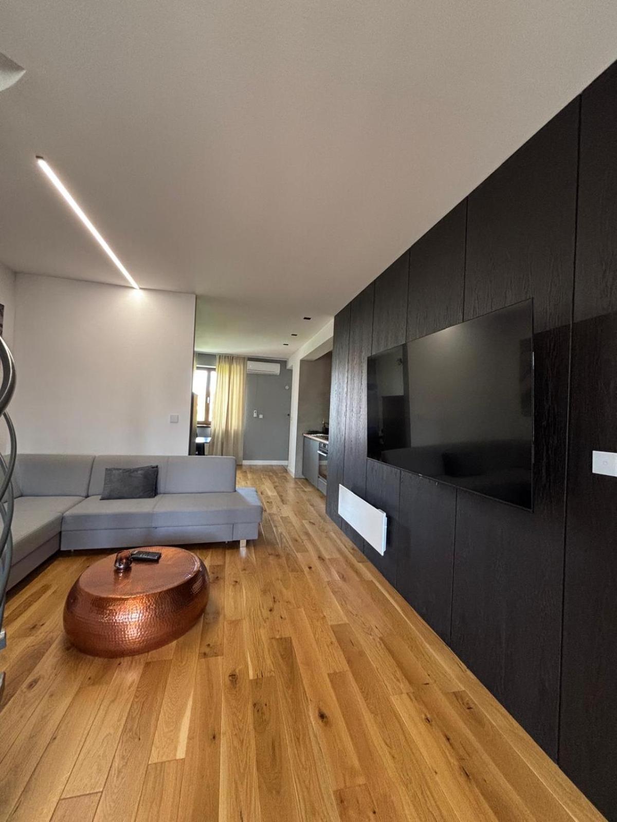 Apartman Zara โคมาร์โน ภายนอก รูปภาพ