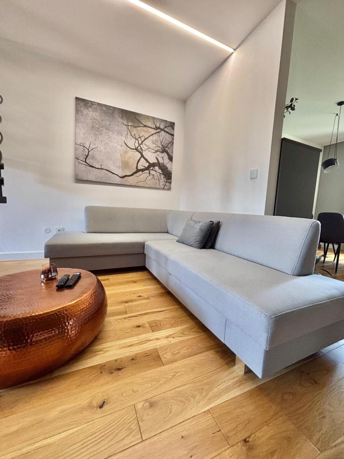 Apartman Zara โคมาร์โน ภายนอก รูปภาพ