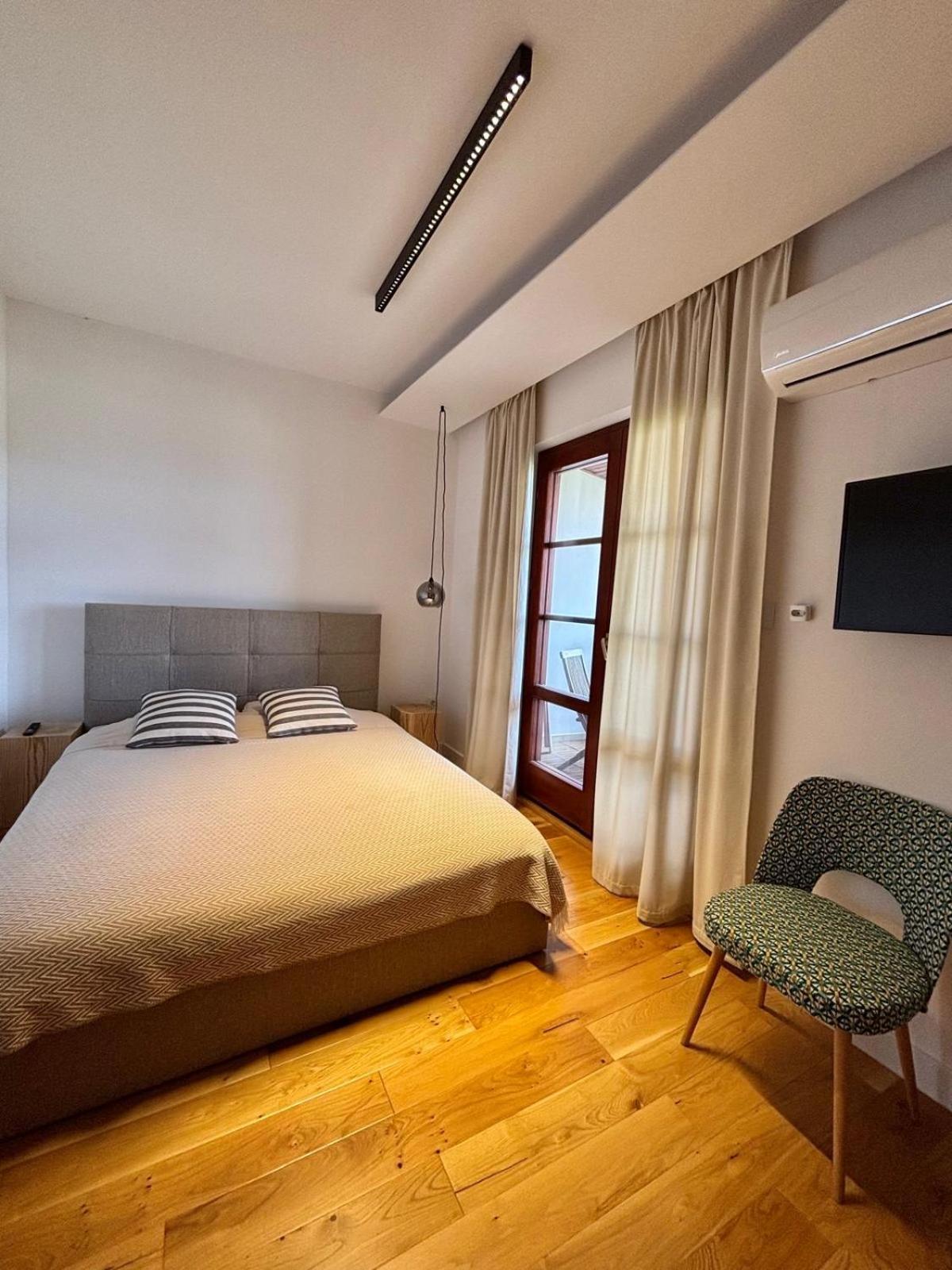 Apartman Zara โคมาร์โน ภายนอก รูปภาพ